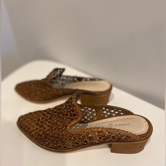 Chinese Laundry Mayflower brown woven mules with block heel, woven slip on shoes - Picture 4 of 5